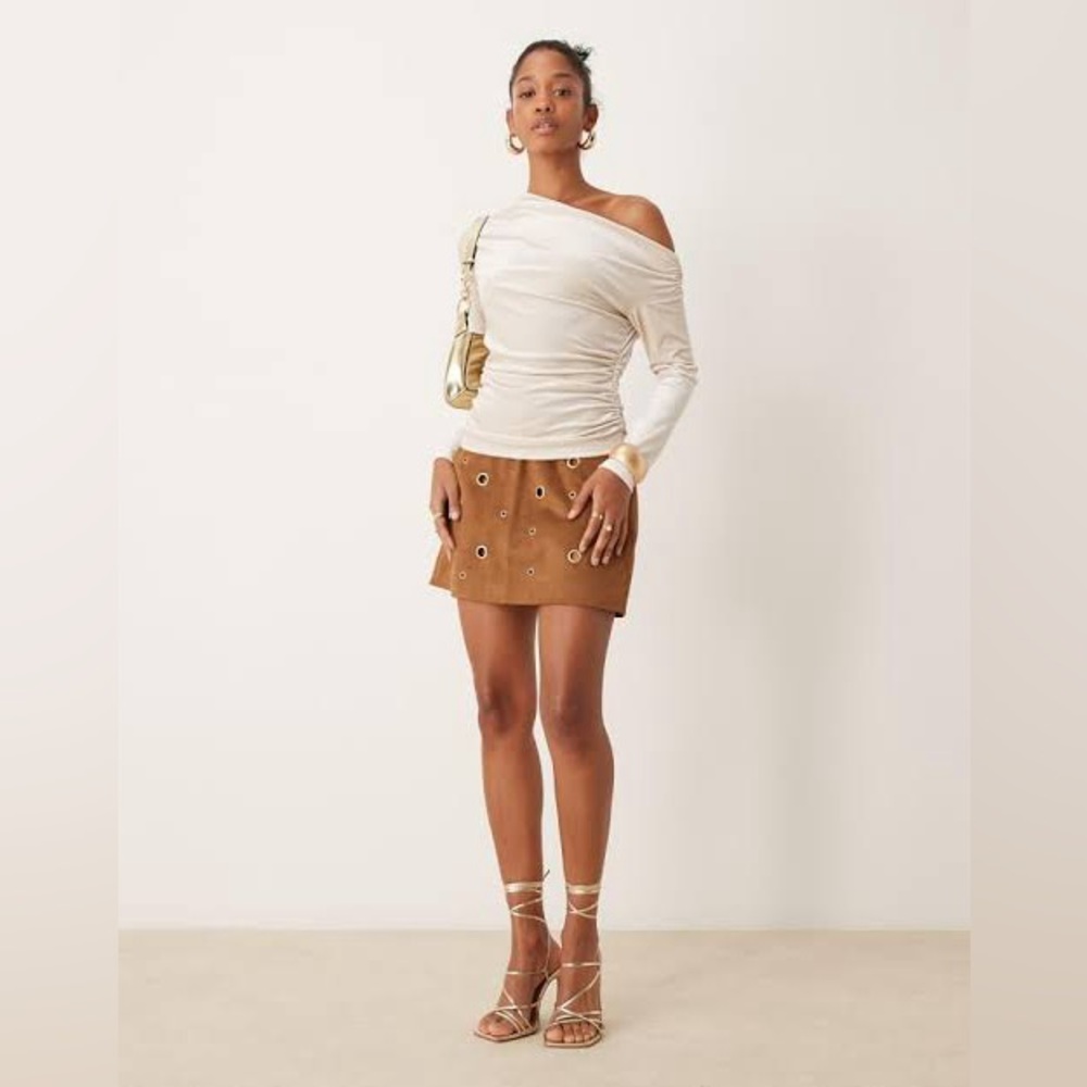 NWT ABERCROMBIE & FITCH Velvet Cream Asymmetric Off The Shoulder - XS